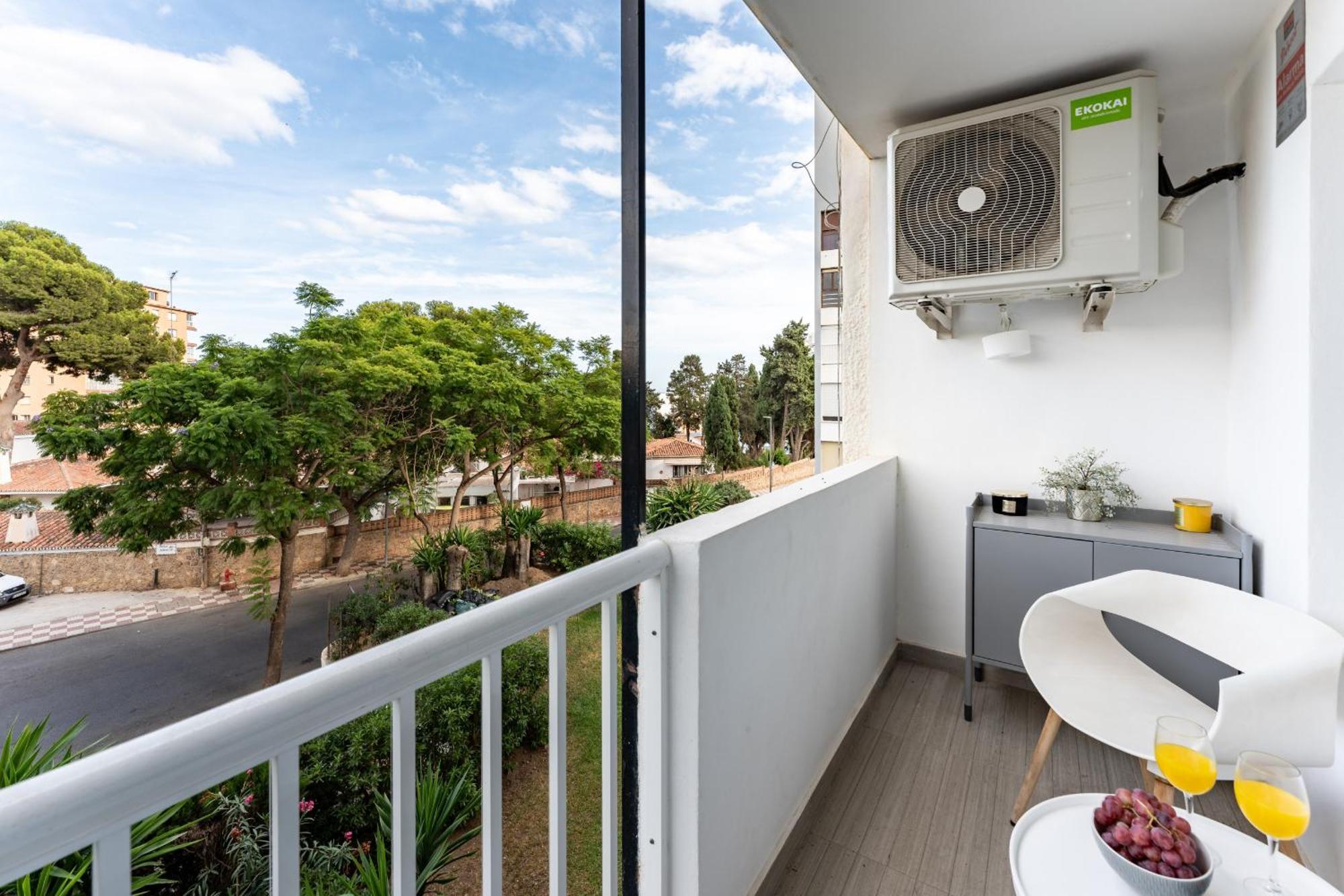 Bonanza Deluxe - Easy Walk To Beach, Marina And Shops Apartamento Benalmádena